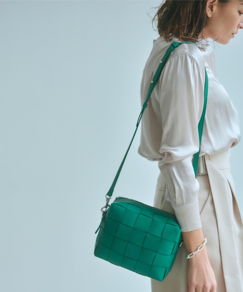 国内直営【IACUCCI】BERTA ショルダーバッグ XS 3WAY 送料込 サイズ比較】大人気のショルダーバッグ