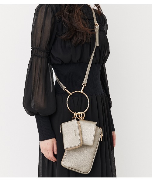 rienda（リエンダ）の「フェイクレザ―サークルリングバッグ（ショルダーバッグ・レディース・アイボリー/ブラック/シルバー・FREE）」の3枚目の写真