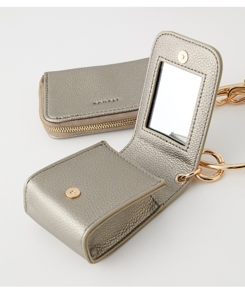 rienda（リエンダ）の「フェイクレザ―サークルリングバッグ（ショルダーバッグ・レディース・アイボリー/ブラック/シルバー・FREE）」の5枚目の写真