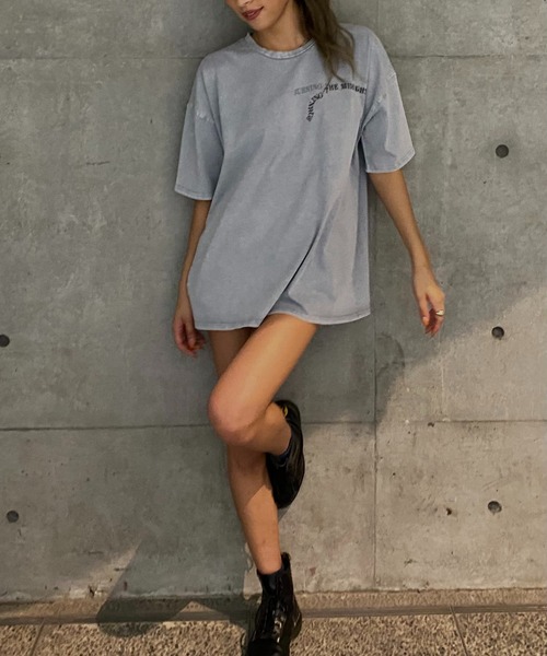 Avvenente(アベネンテ)の「【Avvenente】ヴィンテージライクプリントTシャツ(Tシャツ/カットソー・レディース・ライトグレー/ブラック・M)」の2枚目の写真