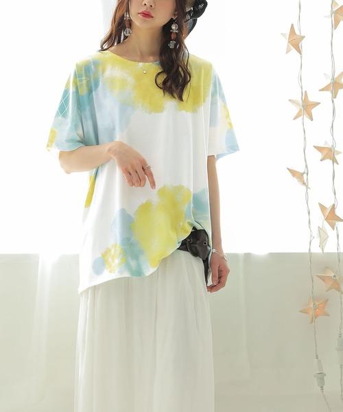 osharewalker（オシャレウォーカー）の「『水彩プリントドルマンTシャツ』（Tシャツ/カットソー・レディース・イエロー/ラベンダー・FREE）」の12枚目の写真