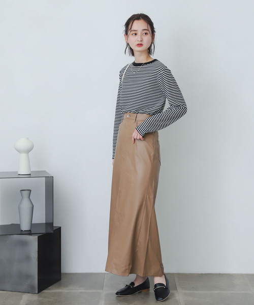 SENSE OF PLACE by URBAN RESEARCH(センスオブプレイスバイアーバンリサーチ)の「naturaglace×SENSE OF PLACE 『別注』ナチュラグラッセフェイクレザースカート(スカート・レディース・パープル/ブラウン/ピンク・ONE)」の4枚目の写真