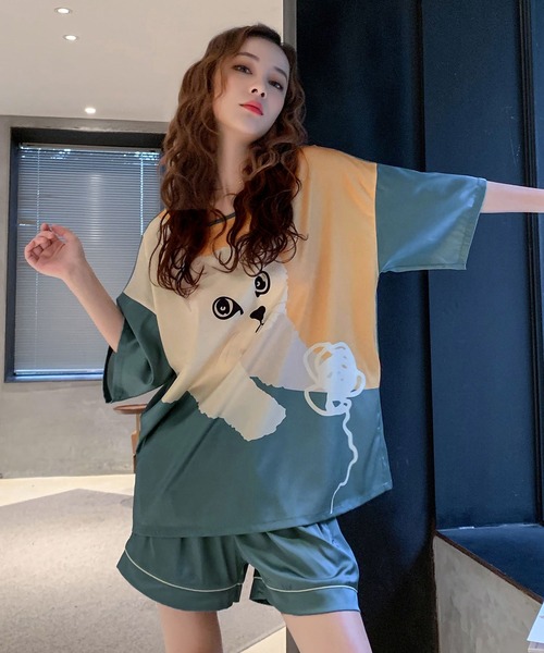 OSYAREVO(オシャレボ)の「キャットプリント ビッグT セットルームウェア(ルームウェア/パジャマ・レディース・グリーン・ONESIZE)」の1枚目の写真