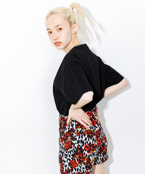 X-girl（エックスガール）の「GLITTER MILLS LOGO S/S TEE（Tシャツ/カットソー・レディース・ホワイト/ブラック/ピンク・M/S/L/XS）」の4枚目の写真