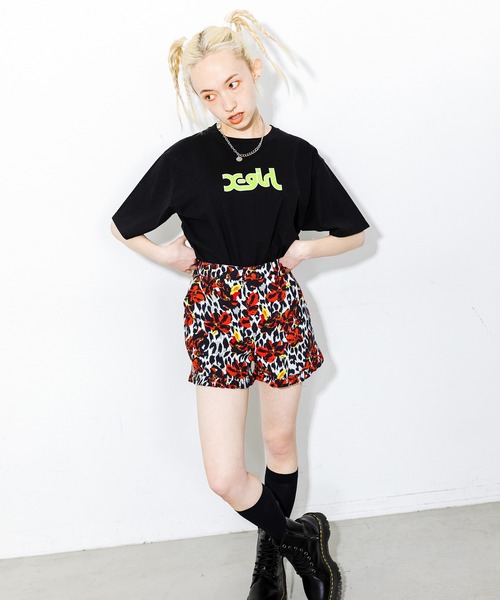 X-girl（エックスガール）の「GLITTER MILLS LOGO S/S TEE（Tシャツ/カットソー・レディース・ホワイト/ブラック/ピンク・M/S/L/XS）」の5枚目の写真