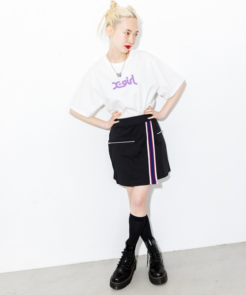 X-girl（エックスガール）の「GLITTER MILLS LOGO S/S TEE（Tシャツ/カットソー・レディース・ホワイト/ブラック/ピンク・M/S/L/XS）」の21枚目の写真