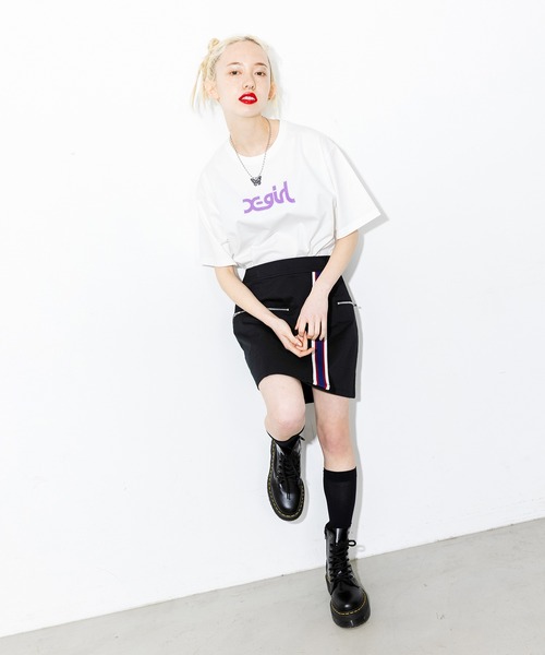 X-girl（エックスガール）の「GLITTER MILLS LOGO S/S TEE（Tシャツ/カットソー・レディース・ホワイト/ブラック/ピンク・M/S/L/XS）」の19枚目の写真