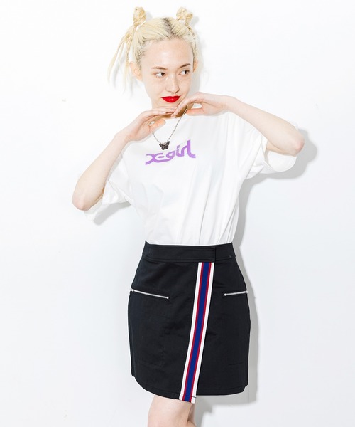 X-girl（エックスガール）の「GLITTER MILLS LOGO S/S TEE（Tシャツ/カットソー・レディース・ホワイト/ブラック/ピンク・M/S/L/XS）」の16枚目の写真