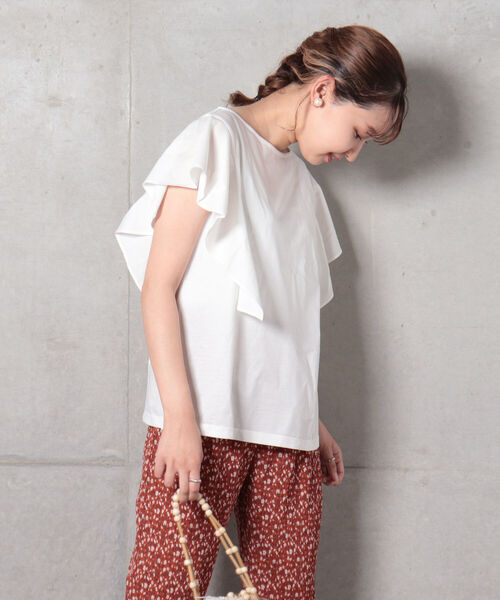 fredy repit（フレディレピ）の「【WEB限定】ラッフルフリル袖Tシャツ（Tシャツ/カットソー・レディース・ブラック/オフホワイト/マスタード・38）」の4枚目の写真