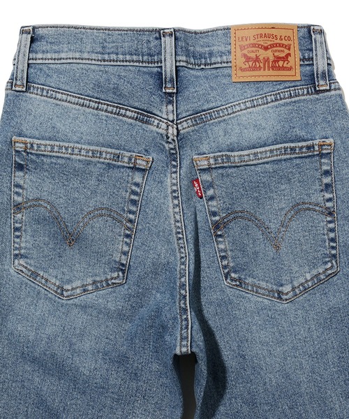 Levi's（リーバイス）の「HIGH WAISTED CROP フレア NIP AT THE BUD（デニムパンツ・レディース・ライトインディゴブルー・28inch/24inch/23inch/27inch/26inch/30inch/25inch）」の9枚目の写真