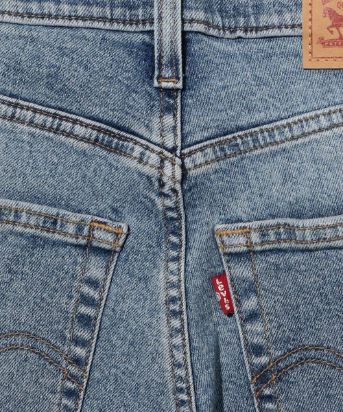Levi's（リーバイス）の「HIGH WAISTED CROP フレア NIP AT THE BUD（デニムパンツ・レディース・ライトインディゴブルー・28inch/24inch/23inch/27inch/26inch/30inch/25inch）」の10枚目の写真