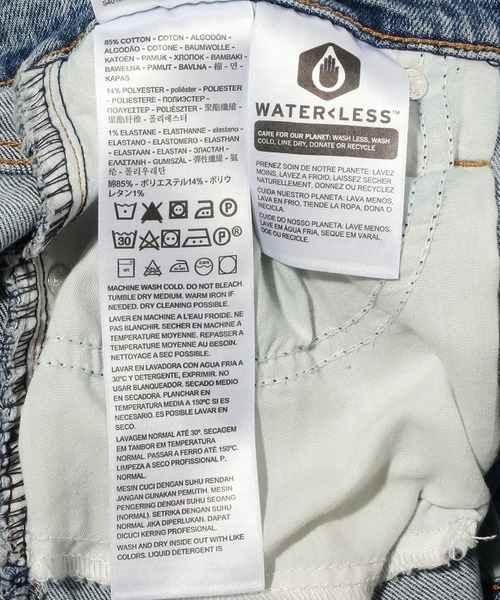 Levi's（リーバイス）の「HIGH WAISTED CROP フレア NIP AT THE BUD（デニムパンツ・レディース・ライトインディゴブルー・28inch/24inch/23inch/27inch/26inch/30inch/25inch）」の14枚目の写真