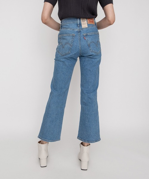Levi's（リーバイス）の「HIGH WAISTED CROP フレア NIP AT THE BUD（デニムパンツ・レディース・ライトインディゴブルー・28inch/24inch/23inch/27inch/26inch/30inch/25inch）」の16枚目の写真