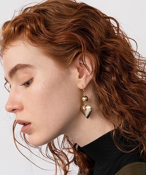 Casselini(キャセリーニ)の「Casselini(キャセリーニ)ビッグハートピアス(ピアス(両耳用)・レディース・ブラック/シルバー/ゴールド・FREE)」の6枚目の写真