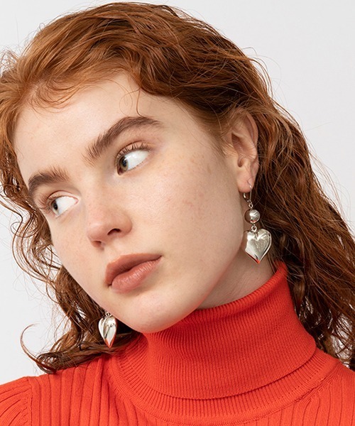 Casselini(キャセリーニ)の「Casselini(キャセリーニ)ビッグハートピアス(ピアス(両耳用)・レディース・ブラック/シルバー/ゴールド・FREE)」の12枚目の写真