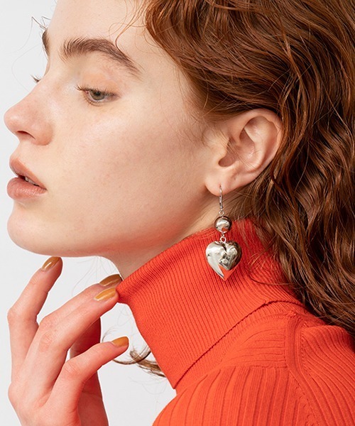 Casselini(キャセリーニ)の「Casselini(キャセリーニ)ビッグハートピアス(ピアス(両耳用)・レディース・ブラック/シルバー/ゴールド・FREE)」の4枚目の写真