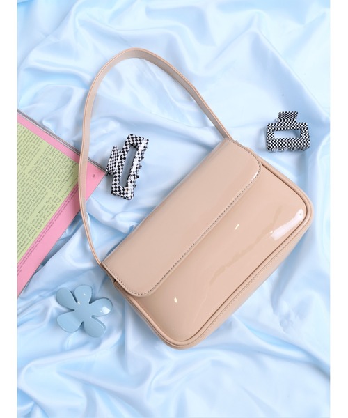 WC（ダブル シー）の「エナメルワンハンドルバッグ（ハンドバッグ・レディース・ブラック/ベージュ・FREE）」の2枚目の写真