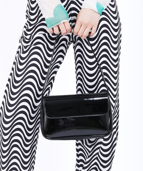 WC（ダブル シー）の「エナメルワンハンドルバッグ（ハンドバッグ・レディース・ブラック/ベージュ・FREE）」の8枚目の写真