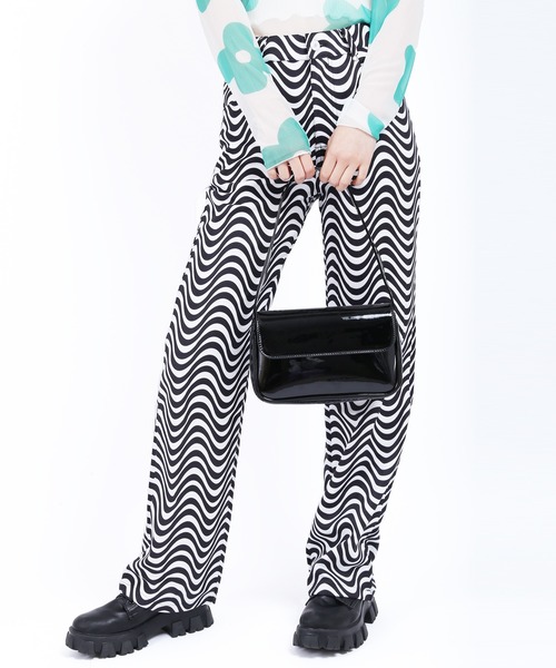 WC（ダブル シー）の「エナメルワンハンドルバッグ（ハンドバッグ・レディース・ブラック/ベージュ・FREE）」の16枚目の写真