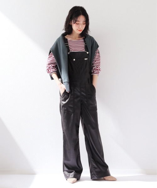 SLOBE IENA（スローブイエナ）の「【Wrangler/ラングラー】 SYNTHETIC LEATHER FLARE オーバーオール◆（サロペット/オーバーオール・レディース・ブラック・FREE）」の2枚目の写真