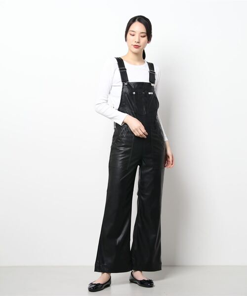 SLOBE IENA（スローブイエナ）の「【Wrangler/ラングラー】 SYNTHETIC LEATHER FLARE オーバーオール◆（サロペット/オーバーオール・レディース・ブラック・FREE）」の7枚目の写真