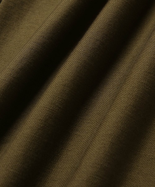 ADAM ET ROPE'（アダムエロペ）の「バックサテン セミフレアパンツ（チノパンツ・メンズ・イエロー系その他3/カーキ・L/M）」の9枚目の写真