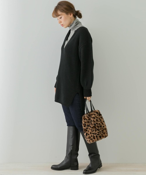 URBAN RESEARCH Sonny Label（アーバンリサーチサニーレーベル）の「深Vネックチュニックニットプルオーバー（ニット/セーター・レディース・ライトピンク/ブラック/アイボリー・FREE）」の18枚目の写真