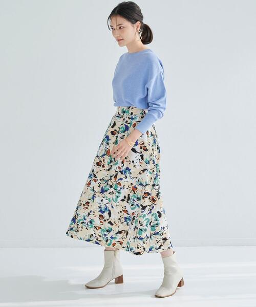green label relaxing（グリーンレーベルリラクシング）の「フラワープリント ロング フレア スカート（スカート・レディース・ベージュ/ネイビー・38/36）」の3枚目の写真