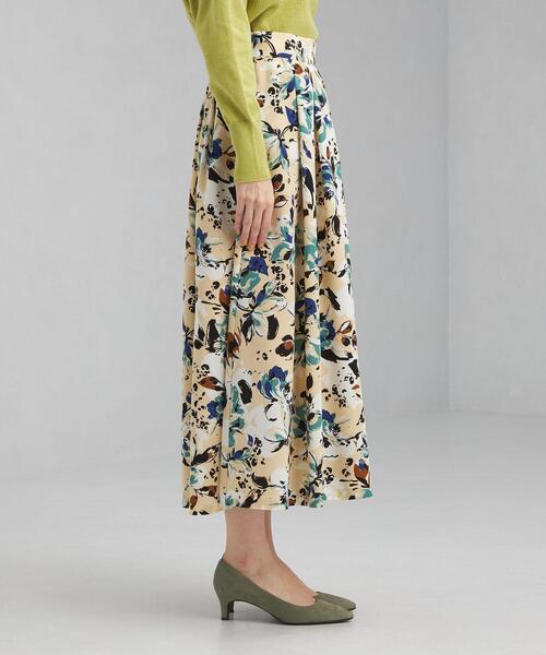 green label relaxing（グリーンレーベルリラクシング）の「フラワープリント ロング フレア スカート（スカート・レディース・ベージュ/ネイビー・38/36）」の7枚目の写真
