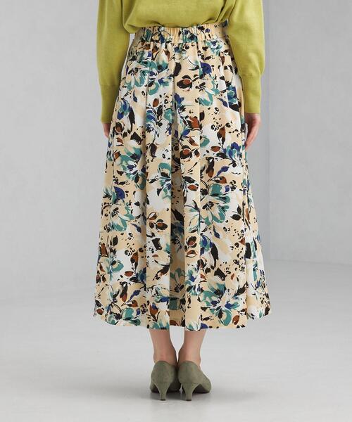 green label relaxing（グリーンレーベルリラクシング）の「フラワープリント ロング フレア スカート（スカート・レディース・ベージュ/ネイビー・38/36）」の8枚目の写真