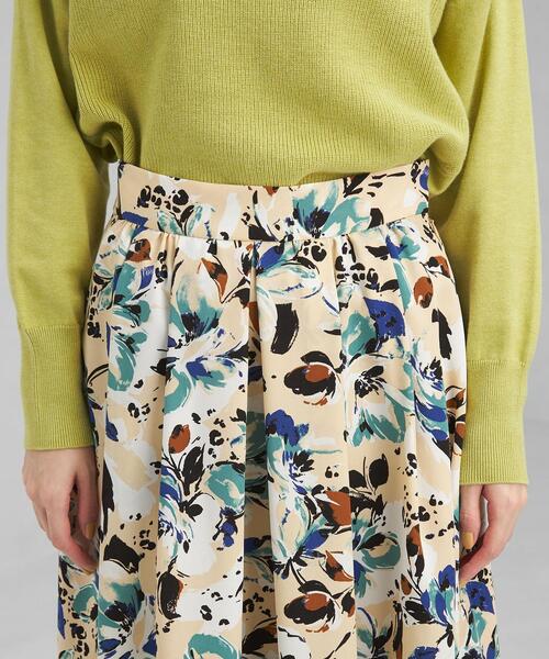 green label relaxing（グリーンレーベルリラクシング）の「フラワープリント ロング フレア スカート（スカート・レディース・ベージュ/ネイビー・38/36）」の9枚目の写真