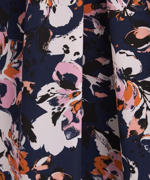 green label relaxing（グリーンレーベルリラクシング）の「フラワープリント ロング フレア スカート（スカート・レディース・ベージュ/ネイビー・38/36）」の14枚目の写真