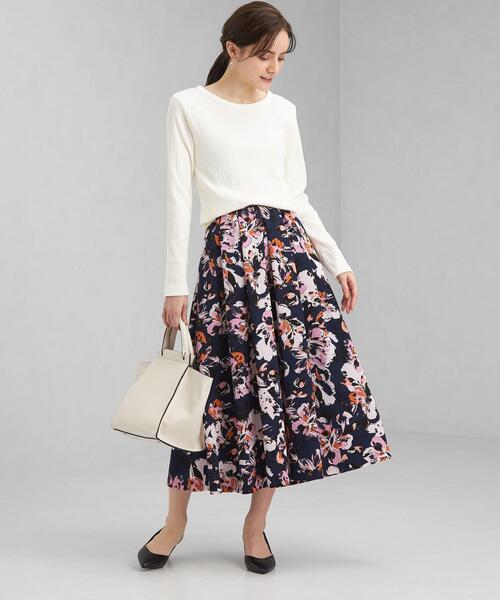 green label relaxing（グリーンレーベルリラクシング）の「フラワープリント ロング フレア スカート（スカート・レディース・ベージュ/ネイビー・38/36）」の17枚目の写真