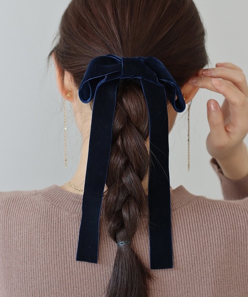 BLUEEAST（ブルーイースト）の「ロングベロアリボンシュシュ（シュシュ・レディース・ブラウン/カーキ/ブラック/ピンク/ネイビー/グレー・FREE）」の5枚目の写真