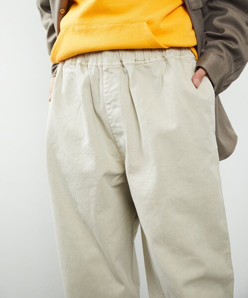 FREAK'S STORE（フリークスストア）の「FREAK'S STORE/フリークスストア ピグメント チノイージーパンツ/ピグメント（チノパンツ・メンズ・チャコールグレー/ベージュ/ネイビー/グリーン・SMALL/MEDIUM/LARGE）」の13枚目の写真