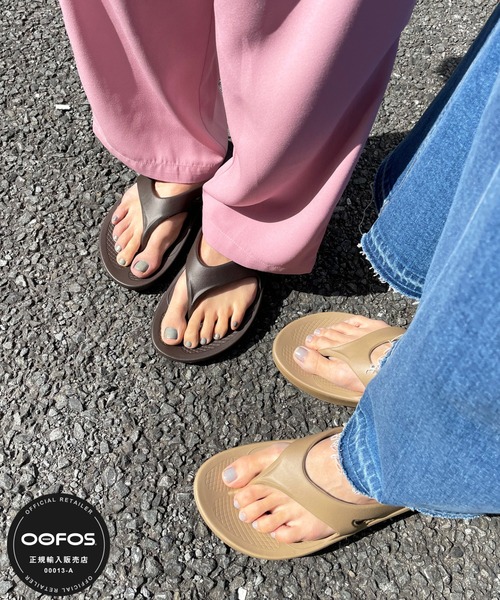OOFOS（ウーフォス）の「《追加2》【OOFOS/ウーフォス】ORIGINAL：サンダル（サンダル・レディース・ブラック/ベージュ/グレー系その他/ナチュラル/パープル系その他3・23cm/24cm/25cm/22cm）」の9枚目の写真