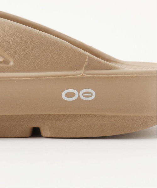 OOFOS（ウーフォス）の「《追加2》【OOFOS/ウーフォス】ORIGINAL：サンダル（サンダル・レディース・ブラック/ベージュ/グレー系その他/ナチュラル/パープル系その他3・23cm/24cm/25cm/22cm）」の18枚目の写真