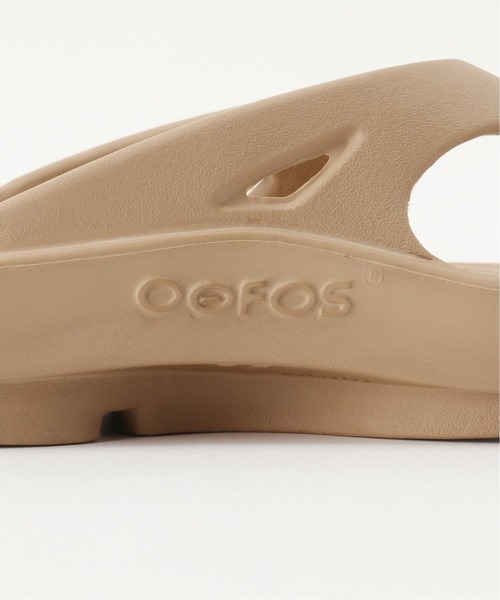 OOFOS（ウーフォス）の「《追加2》【OOFOS/ウーフォス】ORIGINAL：サンダル（サンダル・レディース・ブラック/ベージュ/グレー系その他/ナチュラル/パープル系その他3・23cm/24cm/25cm/22cm）」の19枚目の写真