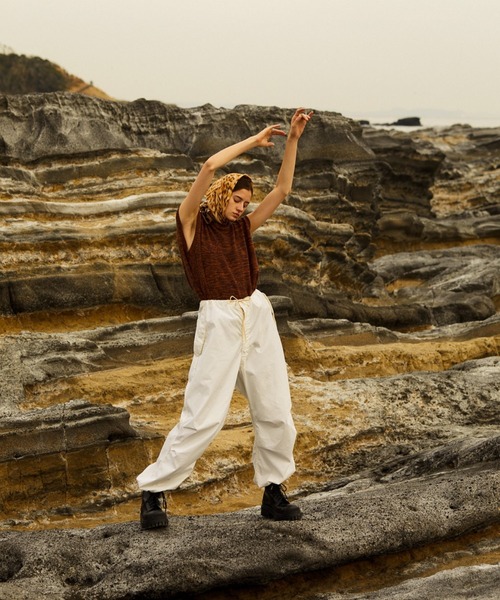soerte(ソエルテ)の「Sleeveless knit vest / スリーブレスニットベスト(ベスト・メンズ・ブラウン/カーキ・1/2/3)」の9枚目の写真