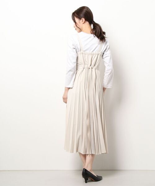 ANDGEEBEE（アンジービー）の「プリーツキャミワンピ（ワンピース・レディース・ブルー/アイボリー・MEDIUM）」の3枚目の写真