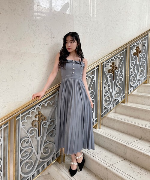 ANDGEEBEE（アンジービー）の「プリーツキャミワンピ（ワンピース・レディース・ブルー/アイボリー・MEDIUM）」の2枚目の写真