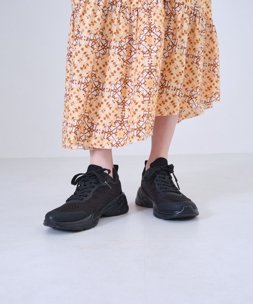 ORTR（オーアールティーアール）の「シューレースハイテクスニーカー OT3723（スニーカー・レディース・ブラック/ベージュ・40/38/39/41/42/35/36/37/34）」の4枚目の写真