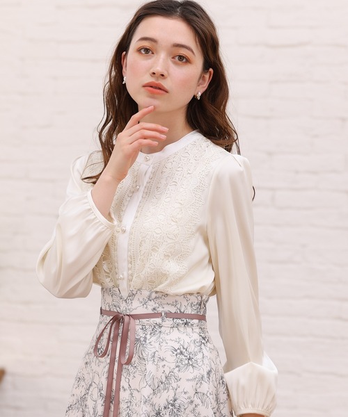 ASTORIA ODIER（アストリアオディール）の「前身レース配色ブラウス（シャツ/ブラウス・レディース・ベージュ/ネイビー/ホワイト/サックスブルー/モカ/ピンクベージュ/ブラック・MEDIUM）」の5枚目の写真