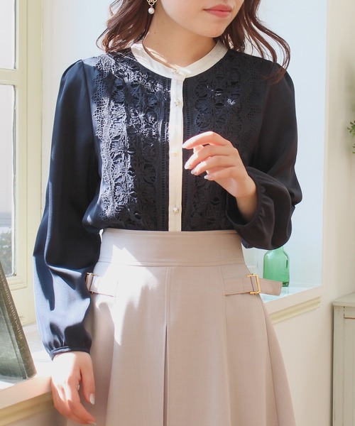 ASTORIA ODIER（アストリアオディール）の「前身レース配色ブラウス（シャツ/ブラウス・レディース・ベージュ/ネイビー/ホワイト/サックスブルー/モカ/ピンクベージュ/ブラック・MEDIUM）」の6枚目の写真