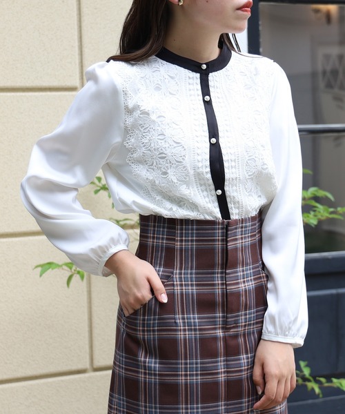 ASTORIA ODIER（アストリアオディール）の「前身レース配色ブラウス（シャツ/ブラウス・レディース・ベージュ/ネイビー/ホワイト/サックスブルー/モカ/ピンクベージュ/ブラック・MEDIUM）」の20枚目の写真