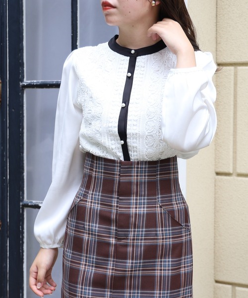 ASTORIA ODIER（アストリアオディール）の「前身レース配色ブラウス（シャツ/ブラウス・レディース・ベージュ/ネイビー/ホワイト/サックスブルー/モカ/ピンクベージュ/ブラック・MEDIUM）」の21枚目の写真