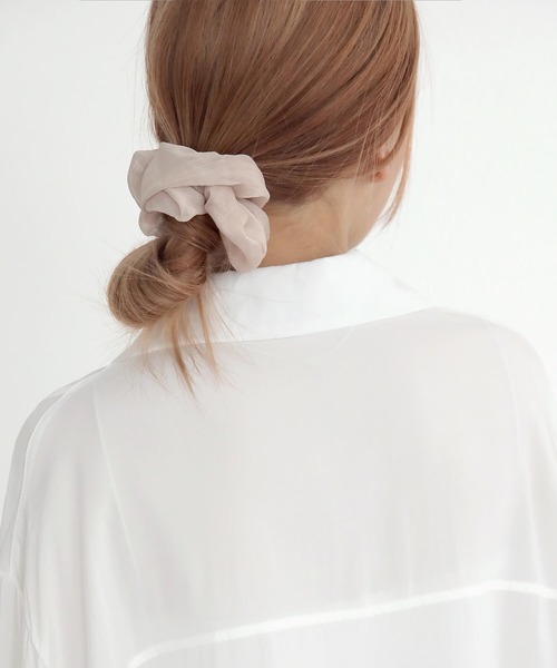 UNE MANSION（ユヌマンション）の「シフォンシャイニーシュシュ（シュシュ・レディース・ホワイト/スカイブルー/ブラック/ベージュ/ピンク・ONE SIZE）」の13枚目の写真