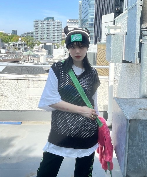 XU（エックスユー）の「【XU/エックスユー】mesh knit vest/メッシュニットベスト Vネックベスト アミアミニット アミアミベスト 重ね着 レイヤード（ベスト・メンズ・ブラック/アイボリー・ONE SIZE）」の10枚目の写真