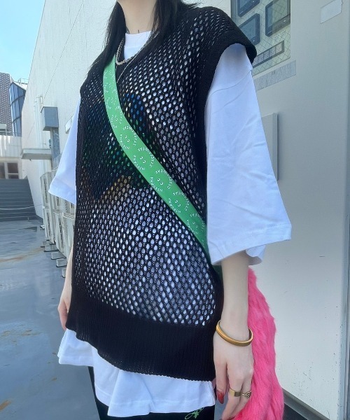 XU（エックスユー）の「【XU/エックスユー】mesh knit vest/メッシュニットベスト Vネックベスト アミアミニット アミアミベスト 重ね着 レイヤード（ベスト・メンズ・ブラック/アイボリー・ONE SIZE）」の13枚目の写真