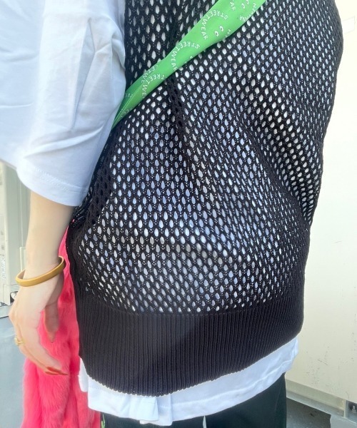 XU（エックスユー）の「【XU/エックスユー】mesh knit vest/メッシュニットベスト Vネックベスト アミアミニット アミアミベスト 重ね着 レイヤード（ベスト・メンズ・ブラック/アイボリー・ONE SIZE）」の16枚目の写真